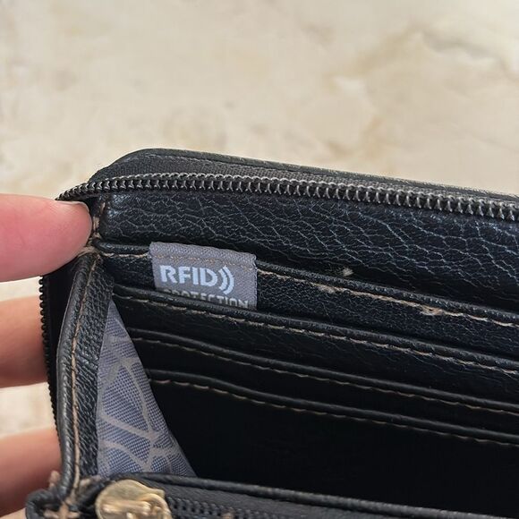 Ricardo Beverly Hills Leather RFID Long Zippered Wallet - Picture 10 of 13